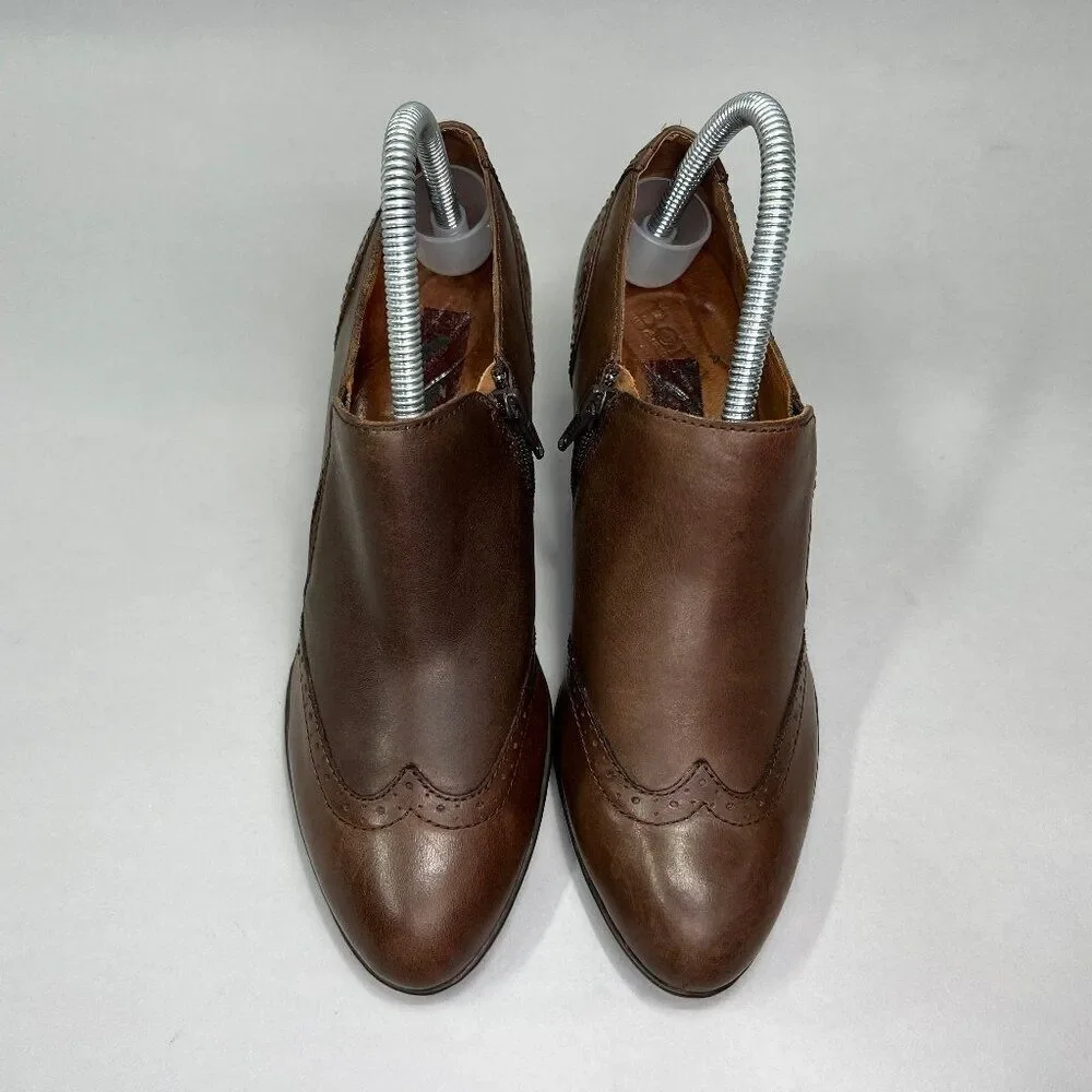 Born Women's Size 7.5 Chakri Brown Leather Wingtip Ankle Booties‎
